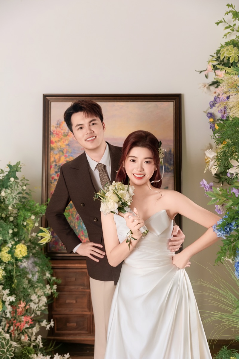 吴国章和朱子璇的第 1 张室内竖向婚纱照